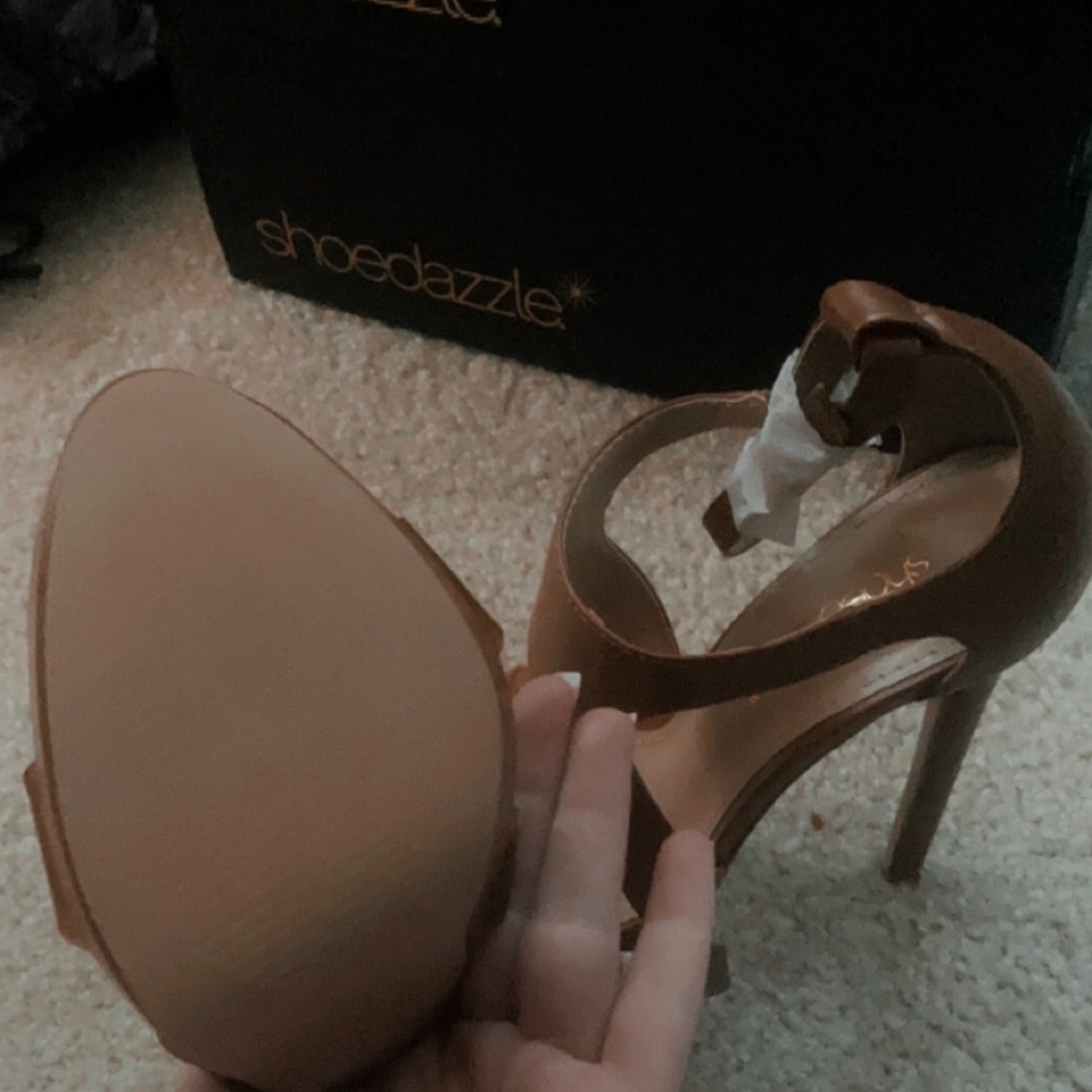 Camel Heels New In Box - Picture 3 of 7